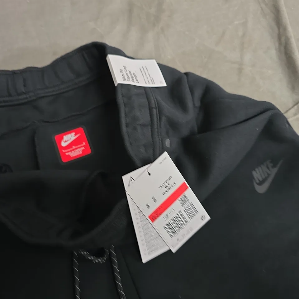 NIKE MENS TECH PANTS IN BLACK - L
