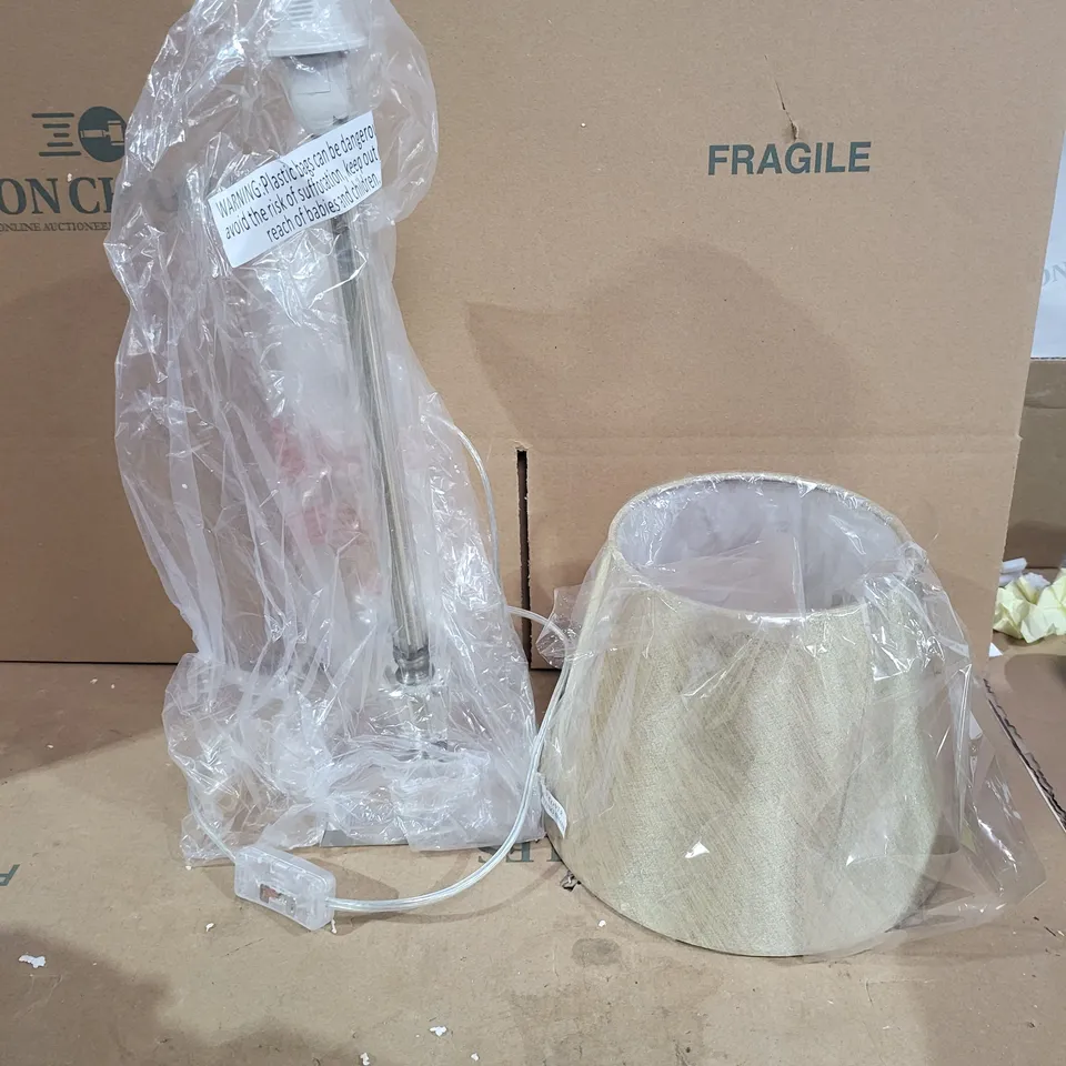 TABLE LAMP WITH SHADE