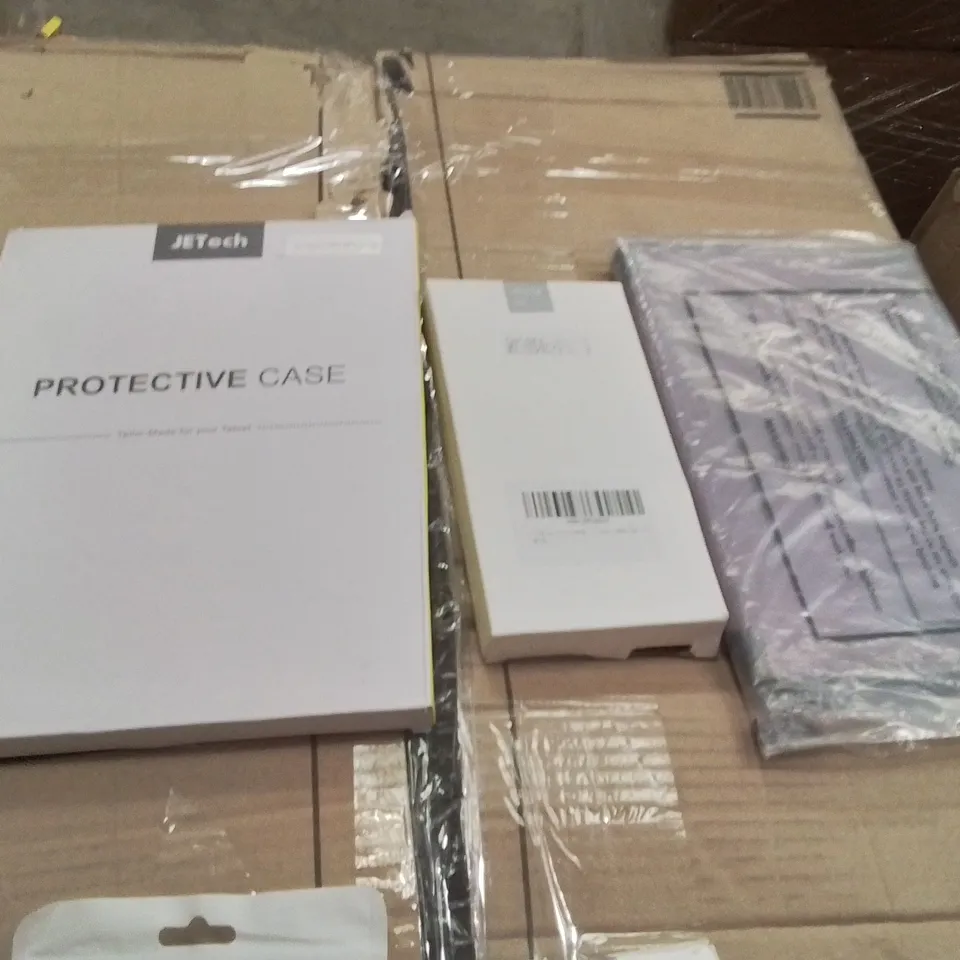 PALLET TO CONTAIN A LARGE QUANTITY OF TABLET CASES AND SCREEN PROTECTORS