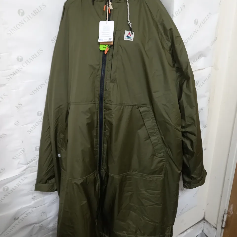 PASSENGER WAVES RECYCLED SHERPA LINED CHANGING ROBE IN KHAKI SIZE XL