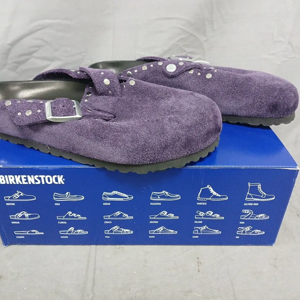 BOXED PAIR OF BIRKENSTOCK BOSTON RIVET BORDER SHOES IN PURPLE SIZE UK 7.5