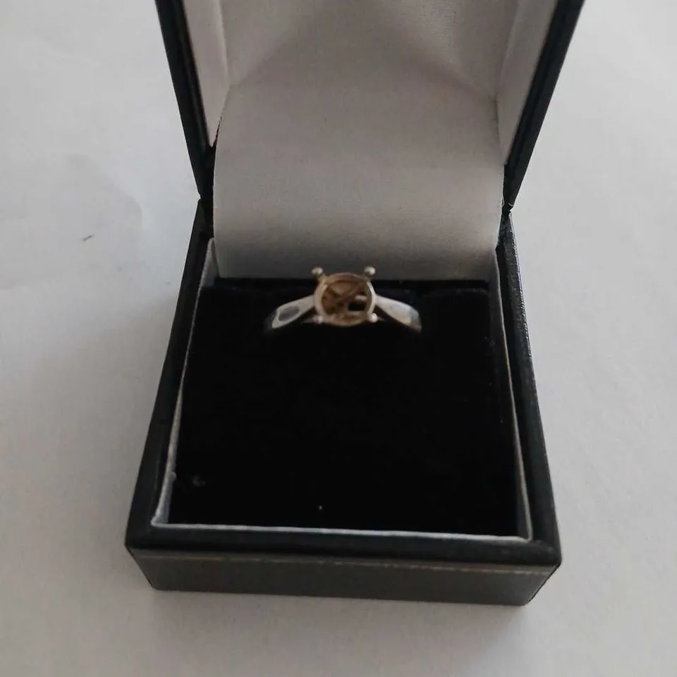 TEN ASSORTED STERLING SILVER RINGS