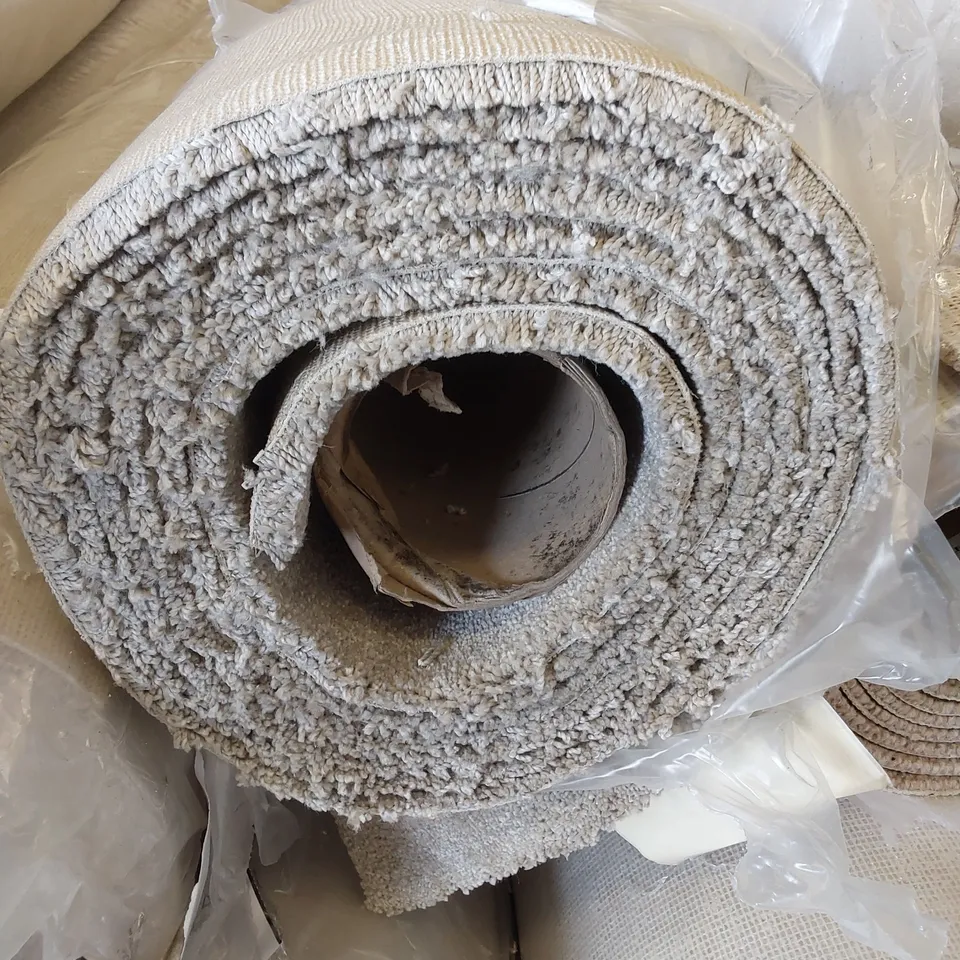 ROLL OF QUALITY EC HEARTLAND HEATHERS OYSTER CARPET // SIZE: APPROXIMATELY 5 X 4.9m