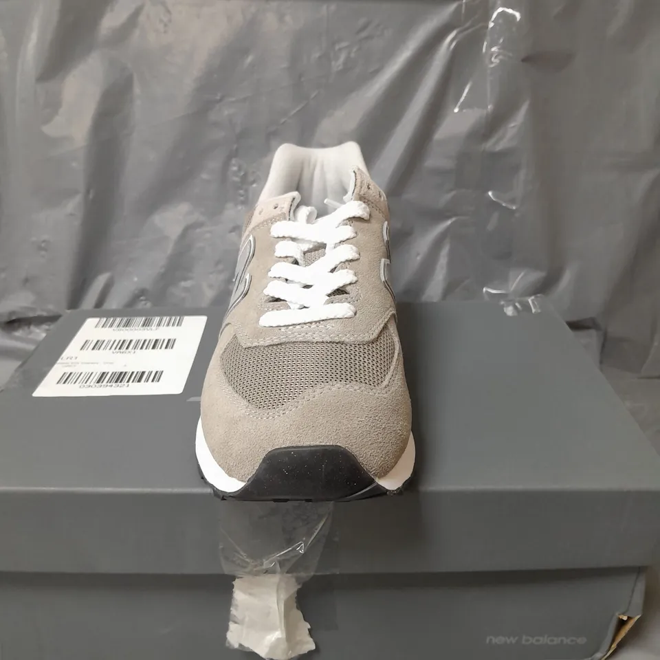 NEW BALANCE WOMENS TRAINERS GREY SIZE 5