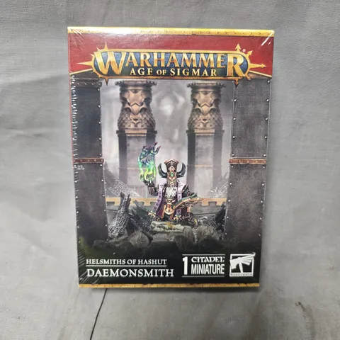 WARHAMMER AGE OF SIGMAR DAEMONSMITH MINIATURE – BOXED (1 CITADEL MINIATURE)