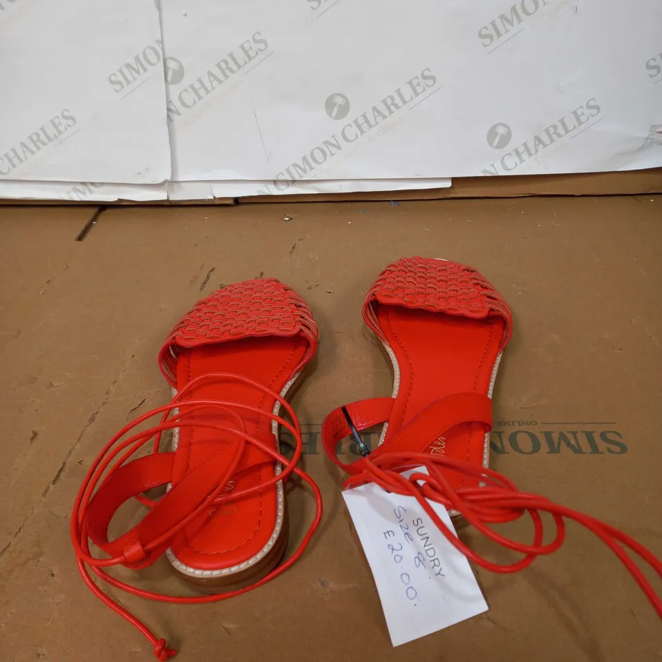BODEN RED PATTERNED SANDALS SIZE 8