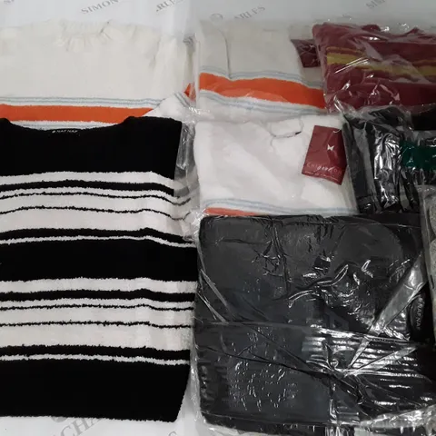 LOT OF 8 ASSORTED CLOTHING ITEMS IN VARIOUS SIZES