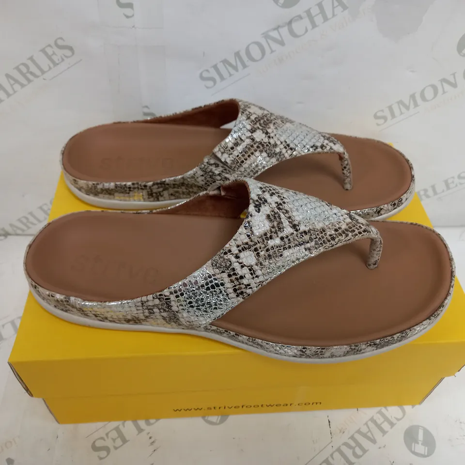 BOXED STRIVE MAUI IN SNAKE GLAMOUR SIZE 7 