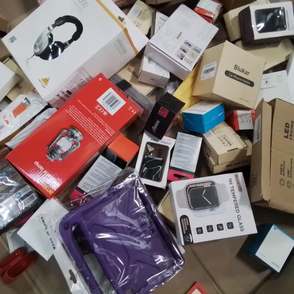 BOX CONTAINING LARGE AMOUNT OF BOXED ELECTRICAL ITEMS TO INCLUDE: HEADPHONES, CHARGING CABLES, PHONE CASES, PHONE HOLDERS, POWER BANKS AND LOTS MORE