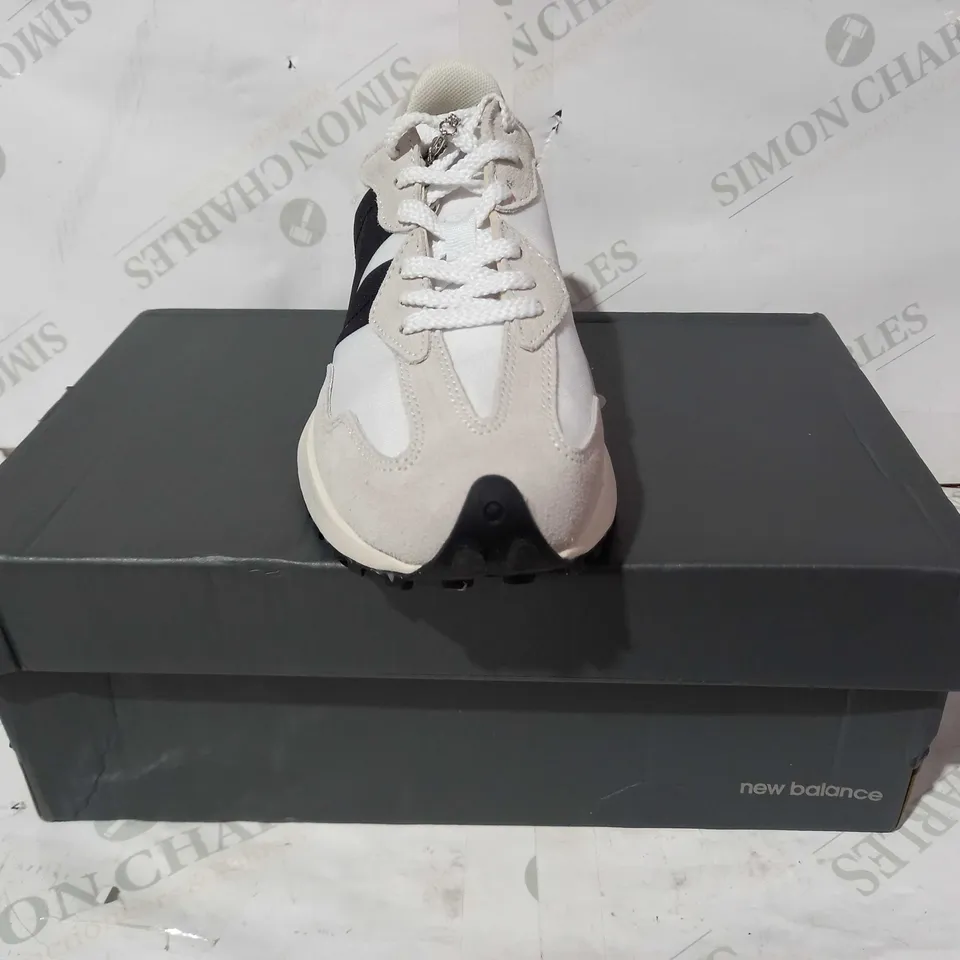 BOXED PAIR OF NEW BALANCE TRAINERS IN WHITE/CREAM/BLACK EU SIZE 38