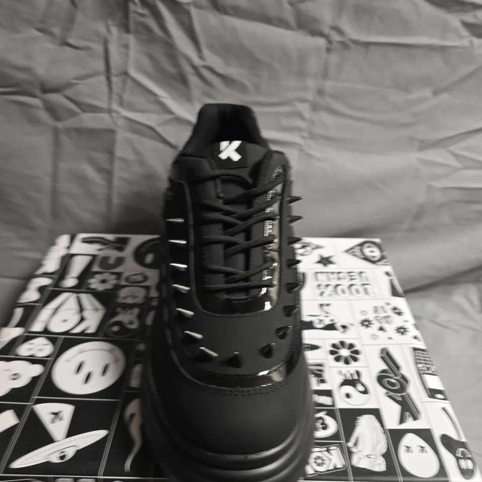 BOXED PAIR OF KOI FOOTWEAR BANE OF EXILE MENS TRAINERS - UK SIZE 10