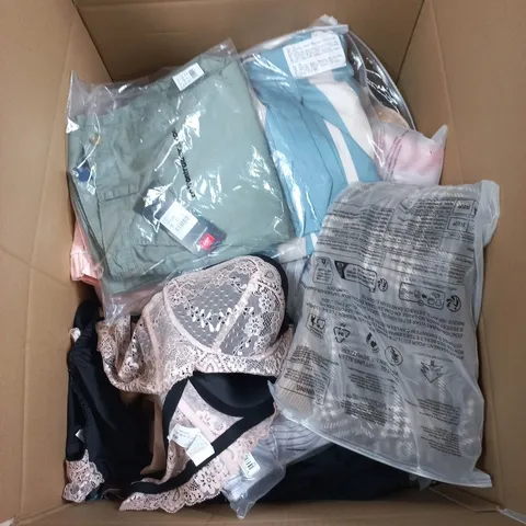 BOX OF APPROXIMATELY 25 ASSORTED CLOTHING ITEMS IN VARIOUS STYLES , COLOURS AND SIZES 