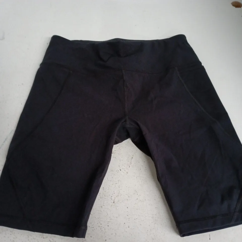 SWEATY BETTY POWER 9" BIKER SHORTS IN BLACK - MEDIUM