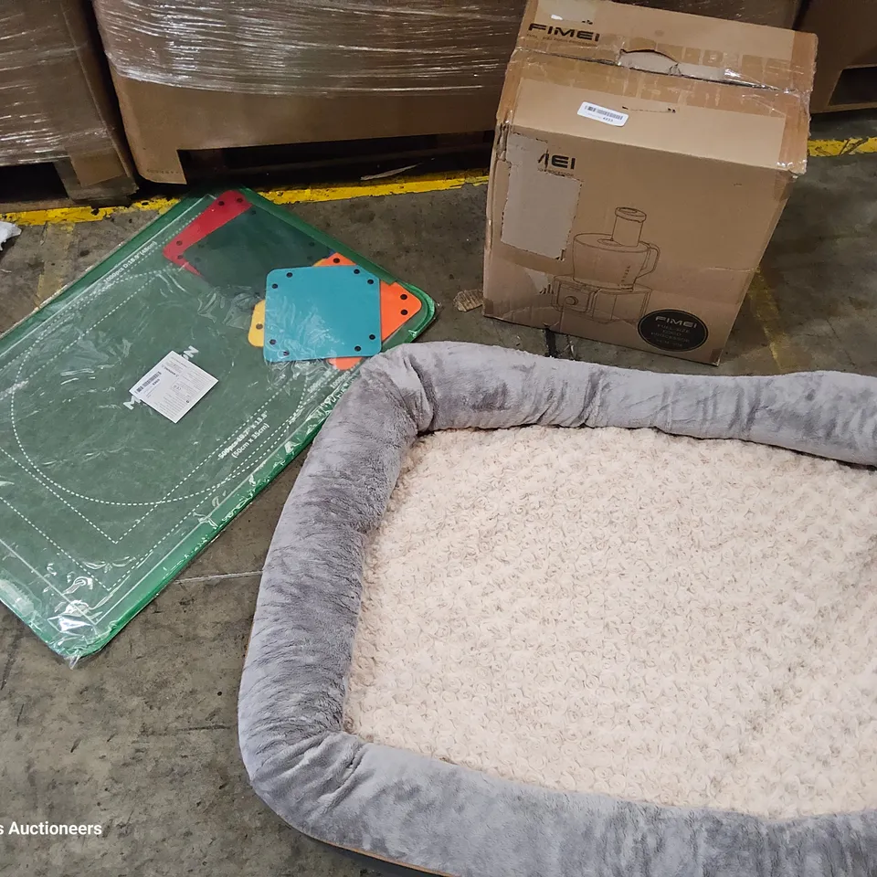 PALLET OF ASSORTED ITEMS TO INCLUDE, FIMEI FOOD PROCESSORS, WALLCLICK, CARD TABLE BAZE, PET BED, ELECTRIC BLANKET, DOUBLE AIRBED, RETRACTABLE GATE.