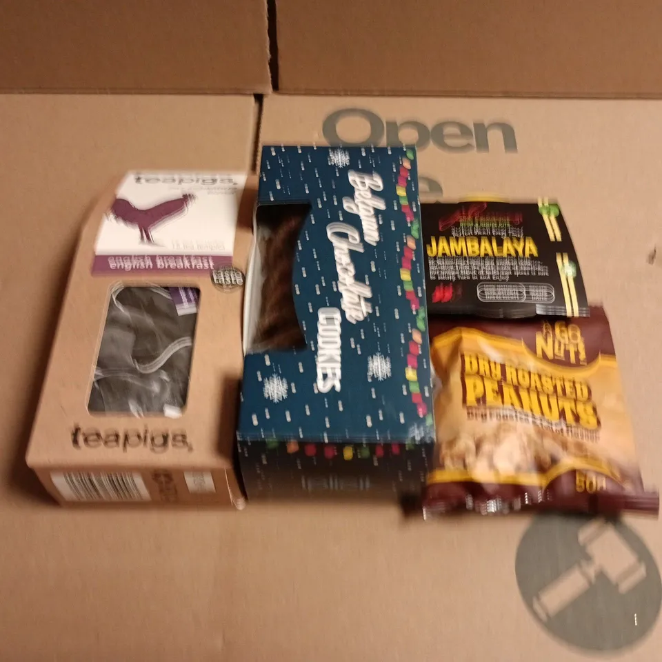 APPROXIMATELY 5 ASSORTED FOOD ITEMS TO INCLUDE - PEANUTS, TEABAGS AND CHOCOLATE COOKIES