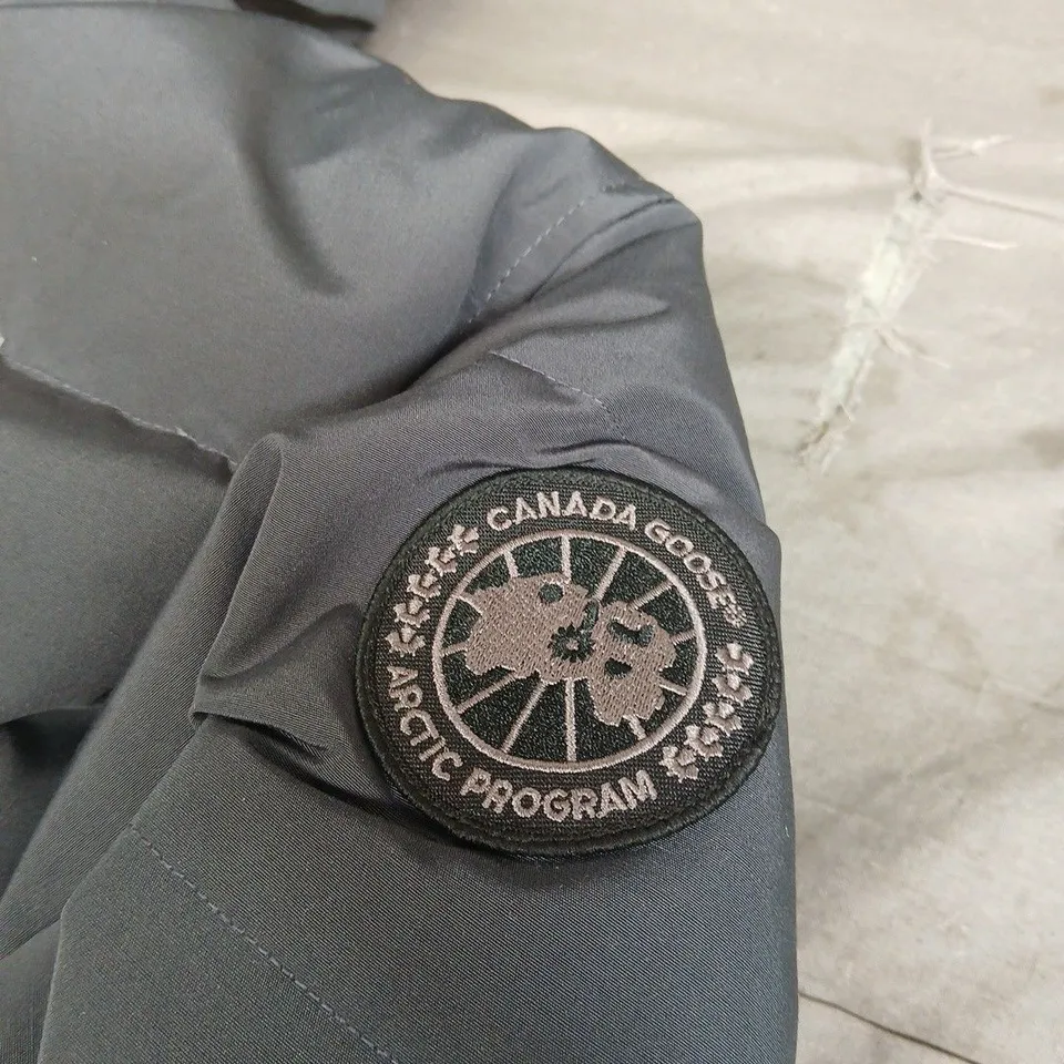 CANADA GOOSE PADDED COAT - SIZE SMALL
