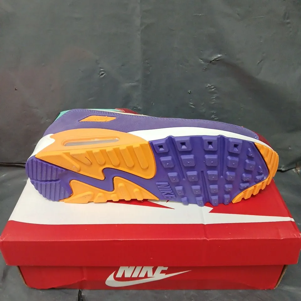 BOXED PAIR OF NIKE AIR MAX 90 QS TRAINERS - 9