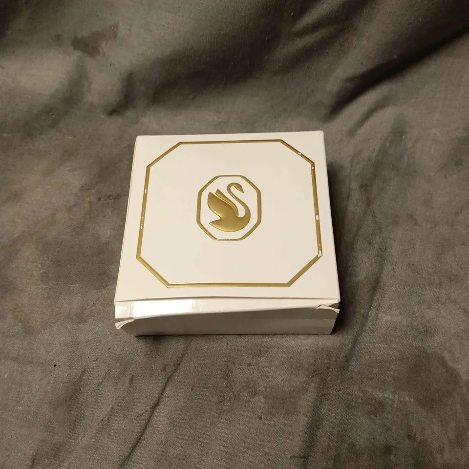 SWAROVSKI GOLD-TONE NECKLACE WITH SQUARE GREEN PENDANT – PINK PRESENTATION BOX