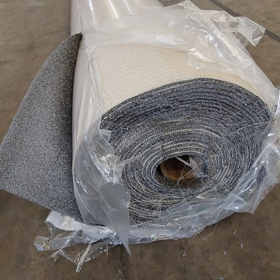 ROLL OF QUALITY EC FREEDOM GUNMETAL CARPET // SIZE: APPROXIMATELY 20.07 X 5m