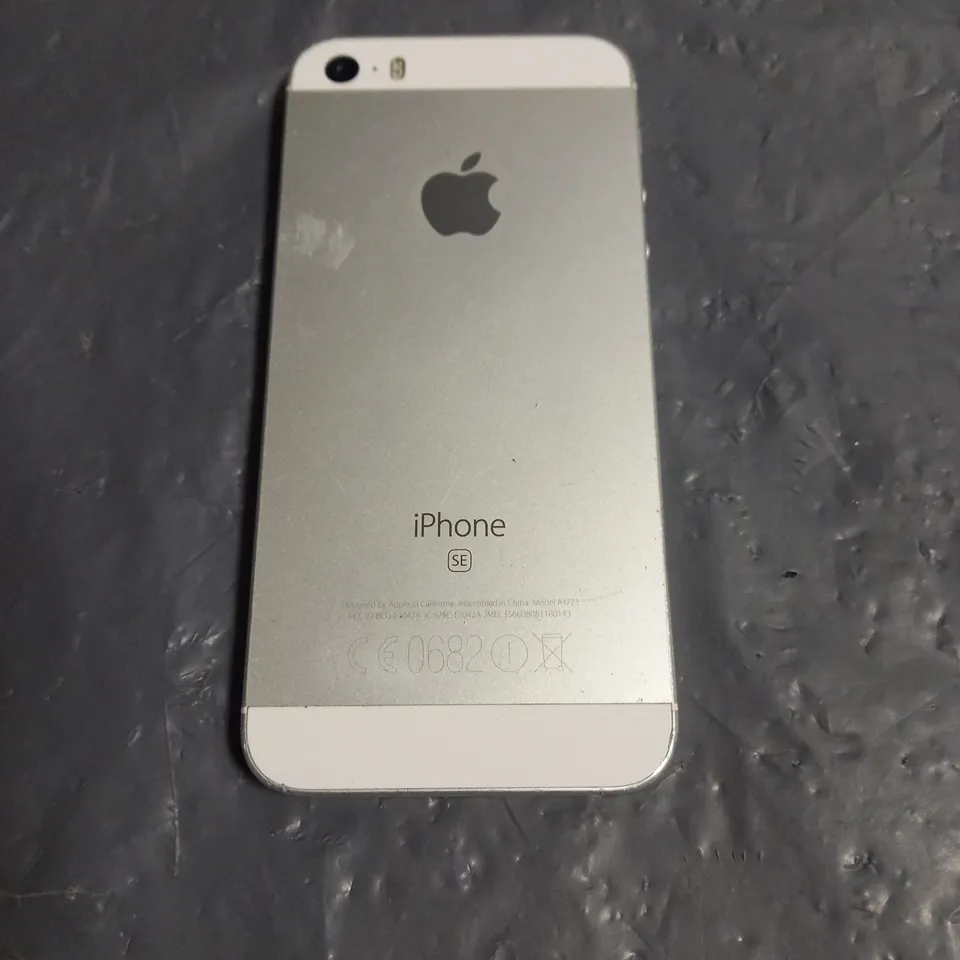 APPLE IPHONE SE A1723 SMARTPHONE IN WHITE/SILVER
