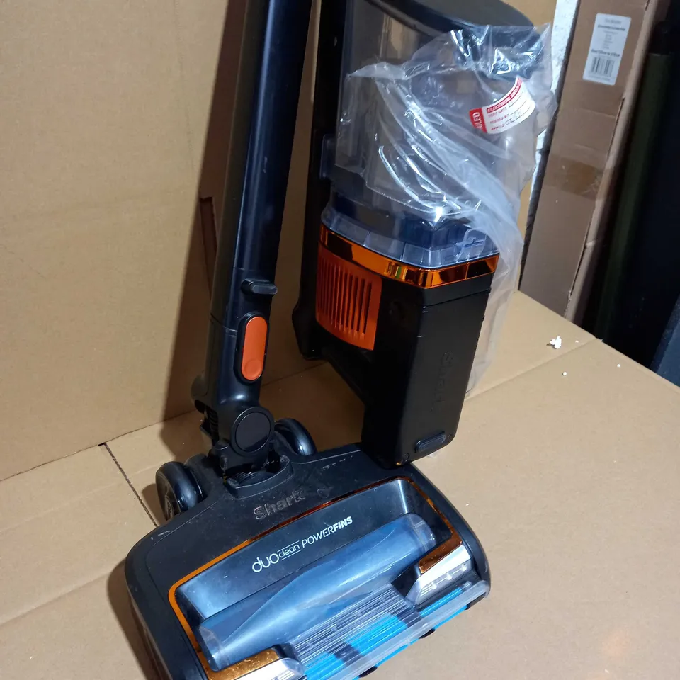 SHARK DUO CLEAN POWER FINS VACUUM CLEANER