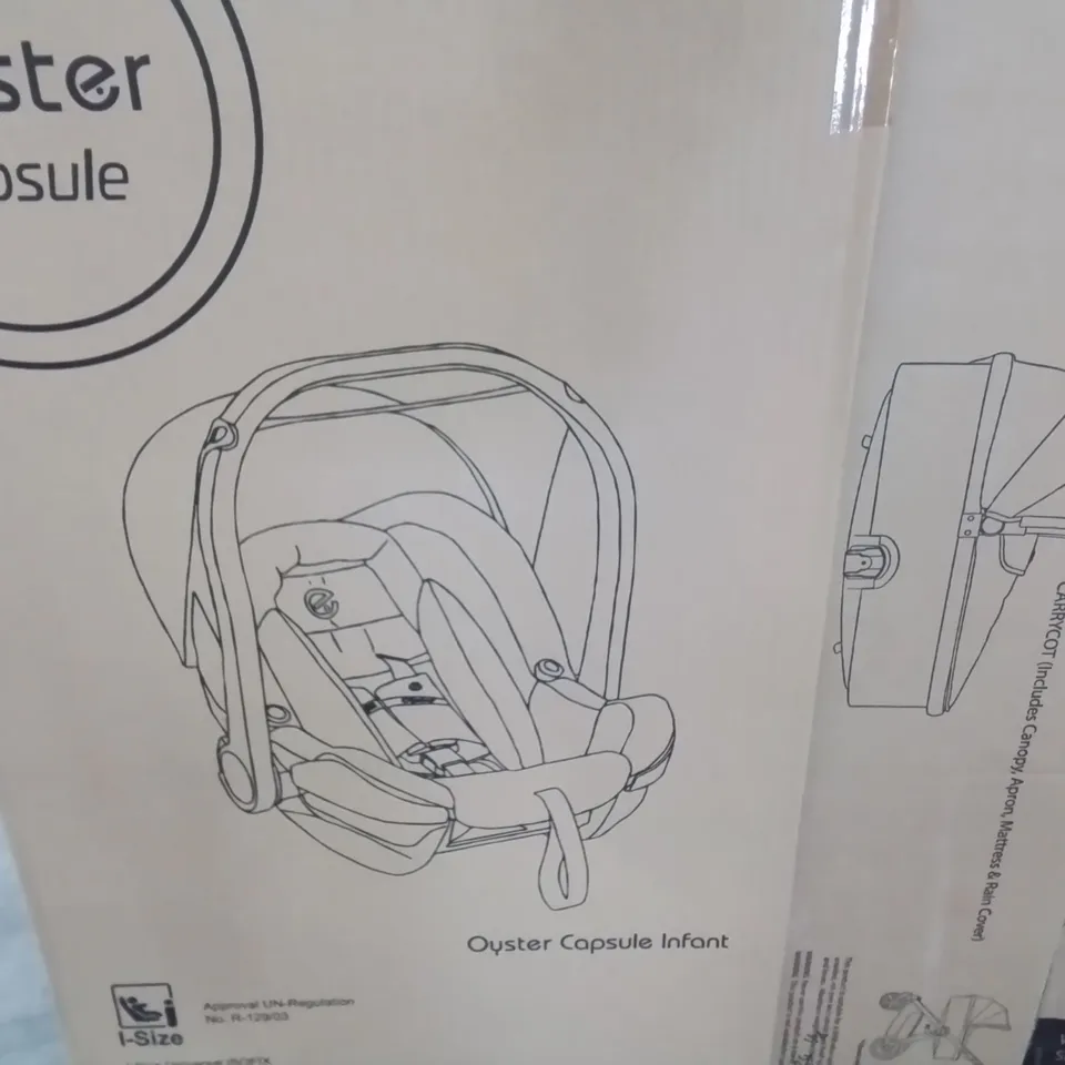 BOXED OYSTER 3 LUXURY 7-PIECE PRAM SET IN CREME BRULEE - 4 BOXES RRP £979