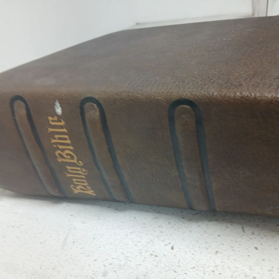 VICTORIAN LEATHER-BOUND FAMILY BIBLE WITH HANDWRITTEN GENEALOGICAL RECORDS