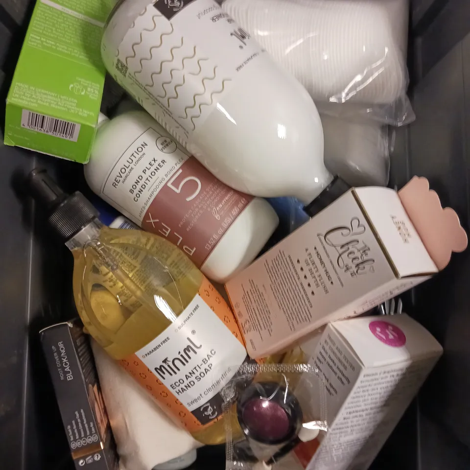 APPROXIMATELY 20 ASSORTED HEALTH & BEAUTY PRODUCTS TO INCLUDE JOHN FRIEDA CONDITIONER, WOW LEAVE IN HAIR TREATMENT, SLICK GORILLA HAIR STYLING POWDER ETC 