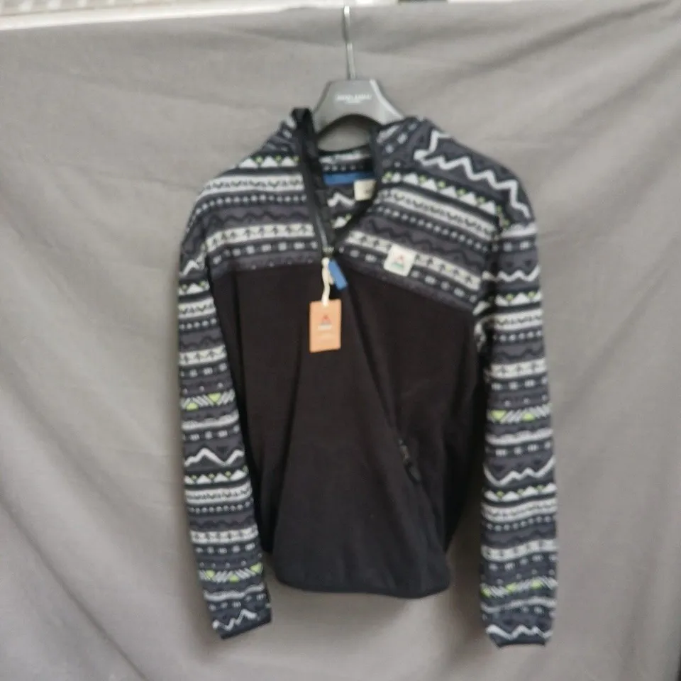 PASSENGER FLEECE JACKET WITH PATTERNED SLEEVES – SIZE M (MADE TO ROAM)