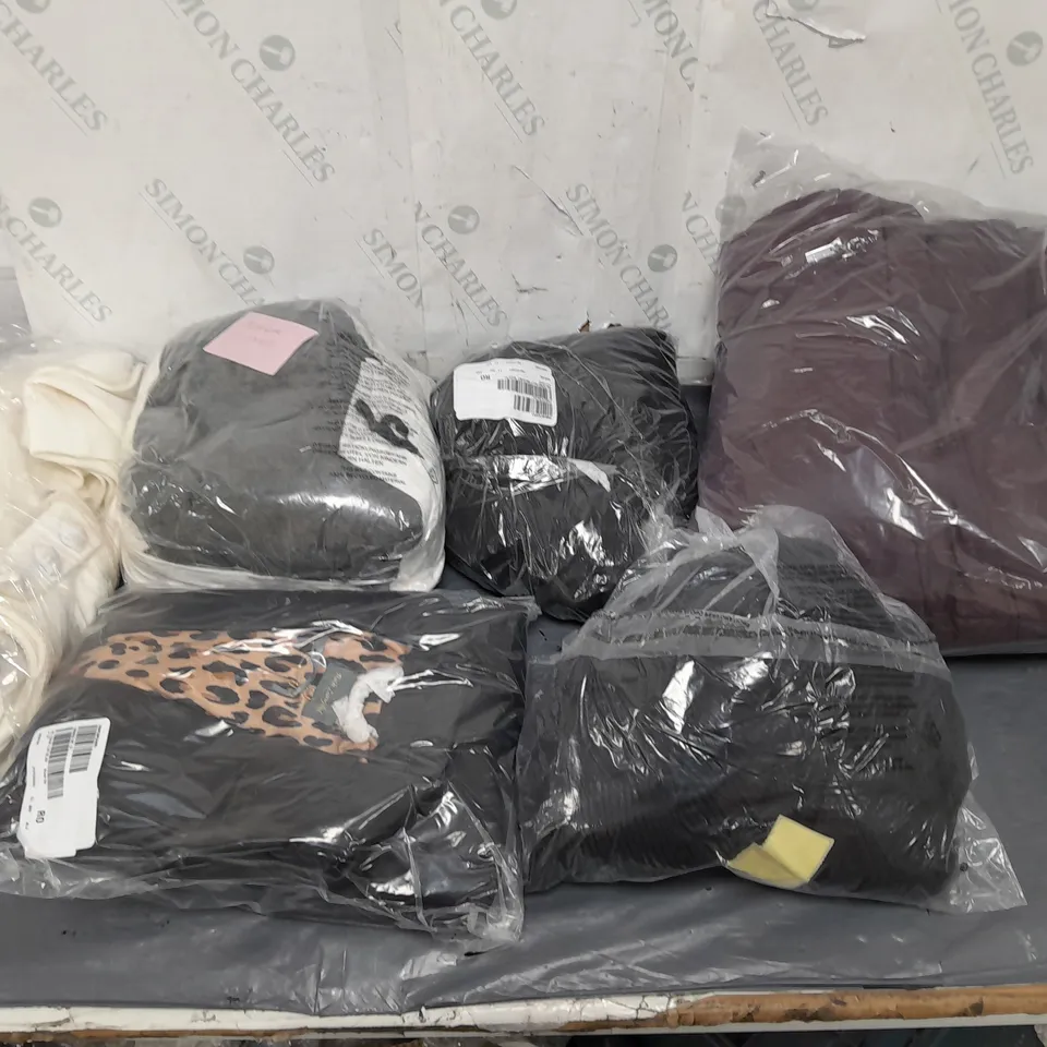 BOX OF APPROXIMATELY 10 ASSORTED BAGGED PIECES OF CLOTHING IN VARIOUS STYLES, SIZES, AND BRANDS 