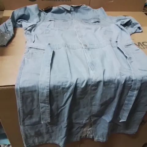 BOXED BRAND NEW APPROXIMATELY 9 JD WILLIAMS SHIRT DRESS LIGHT WASH SIZE 24