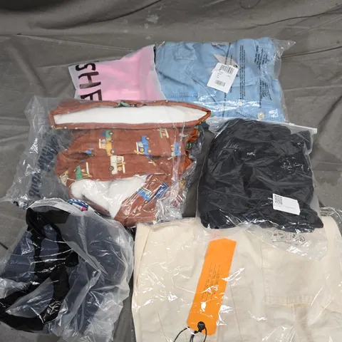 APPROXIMATELY 35 ASSORTED CLOTHING ITEMS IN VARIOUS SIZES, STYLES & COLOURS TO INCLUDE SHIRTS, JACKETS, TROUSERS, ETC - COLLECTION ONLY