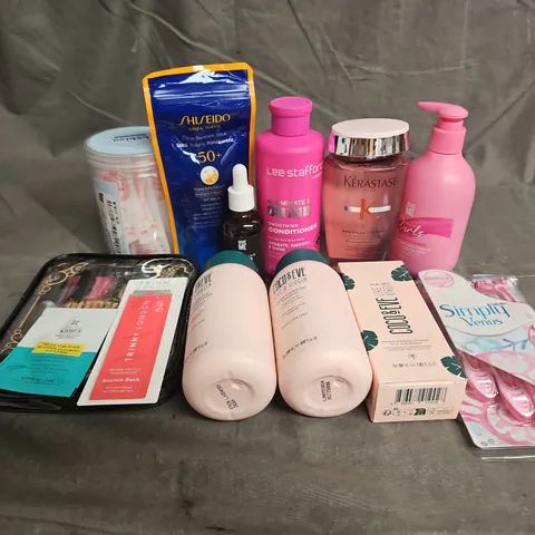 APPROXIMATELY 20 ASSORTED HEALTH & BEAUTY PRODUCTS TO INCLUDE - LEE STAFFORD CONDITIONER - COCO&EVE HAIR MASK - GIVE ME HEALTHY HAIR ELIXIR - ETC