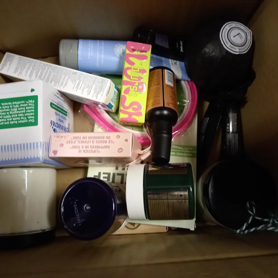 BOX OF APPROXIMATELY 20 ASSORTED COSMETIC ITEMS TO INCLUDE  HISMILE TOOTH BRIGHTENING, ASTROPLAST PLASTER, BARE BAR SOAP ETC 
