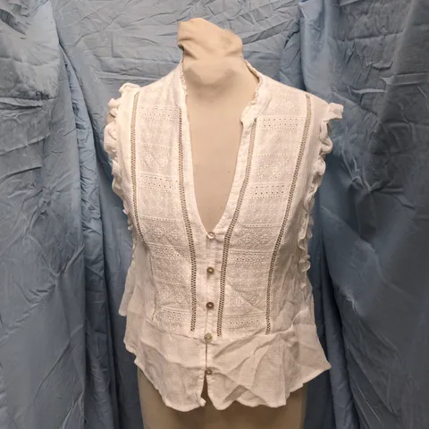 ZARA WHITE LACE BLOUSE – MADE IN CAMBODIA – EUR/USA M (MEX 28)