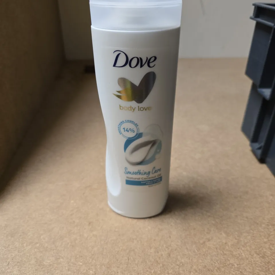 APPROXIMATELY 20 ASSORTED COSMETIC ITEMS INCLUDING DERMA TONICS HARD SKIN REMOVING BALM , HEAD & SHOULDERS CLASSIC CLEAN AND DOVE BODY LOVE