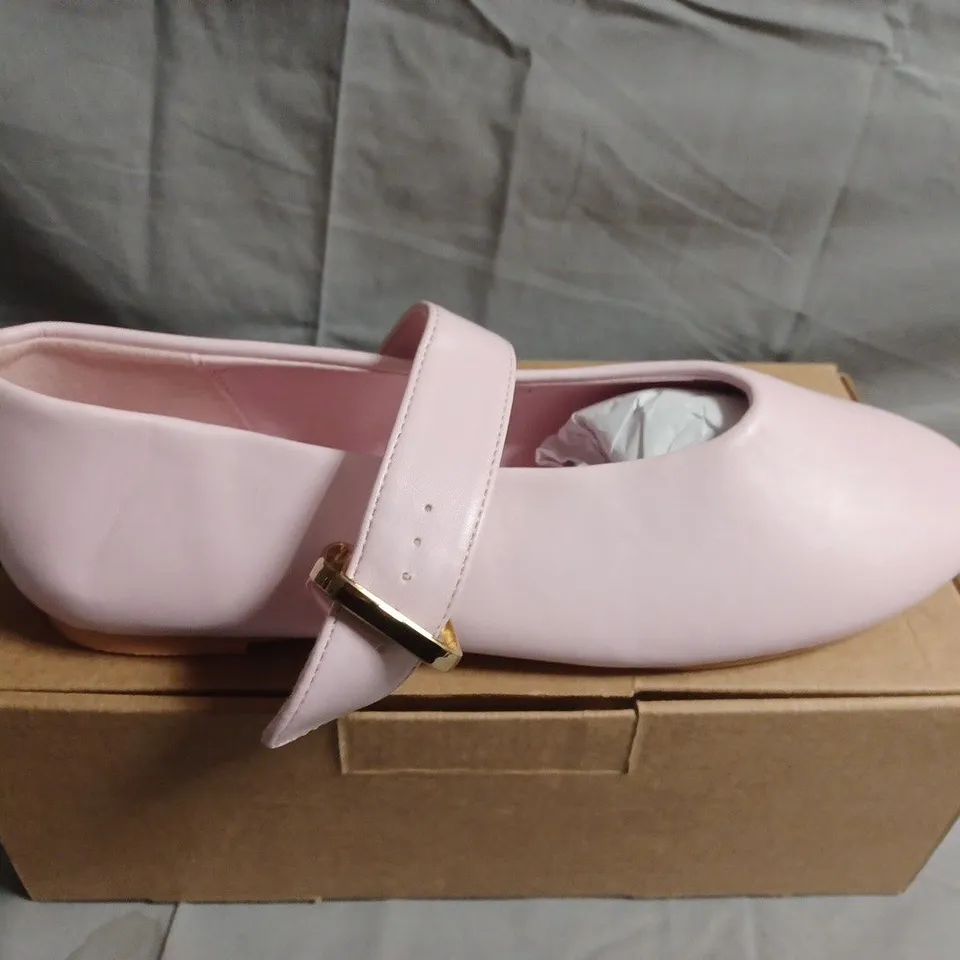 BOXED PAIR OF PASTEL PINK MARY JANE SHOES WITH BUCKLE STRAP – WOMEN'S - UK SIZE 8