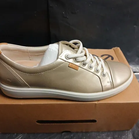 BOXED PAIR OF ECCO WOMEN'S METALLIC GOLD SNEAKERS - UK SIZE 39