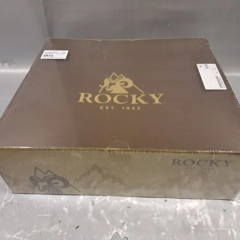 BOXED PAIR OF ROCKY MEN'S RAMS HORN LOGGER ANKLE BOOTS IN DARK BROWN UK SIZE 10.5