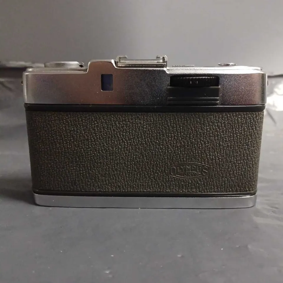 OLYMPUS-PEN 343761 HALF FRAME FILM CAMERA