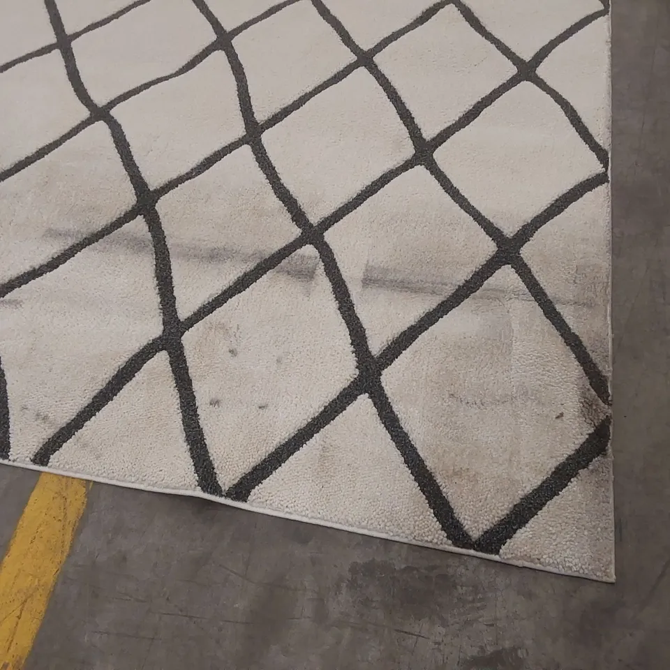 QUALITY DESIGNER AREA RUG - APPROXIMATELY 340 x 235cm