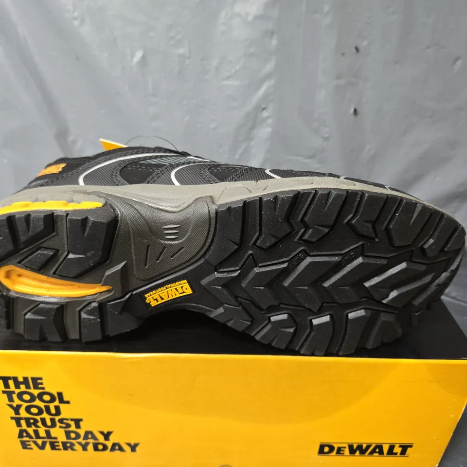 BOXED PAIR OF DEWALT MENS CUTTER STEEL TOE SAFETY BOOTS - SIZE 9