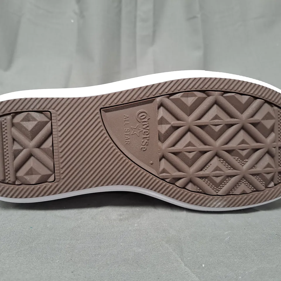 BOXED PAIR OF CONVERSE ALL STAR PLATFORM SHOES IN BEACH STONE/WHITE UK SIZE 5
