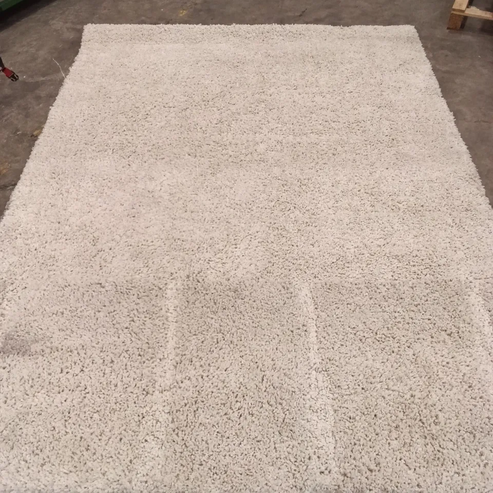 QUALITY DESIGNER AREA RUG - APPROXIMATELY 270CM X 200CM