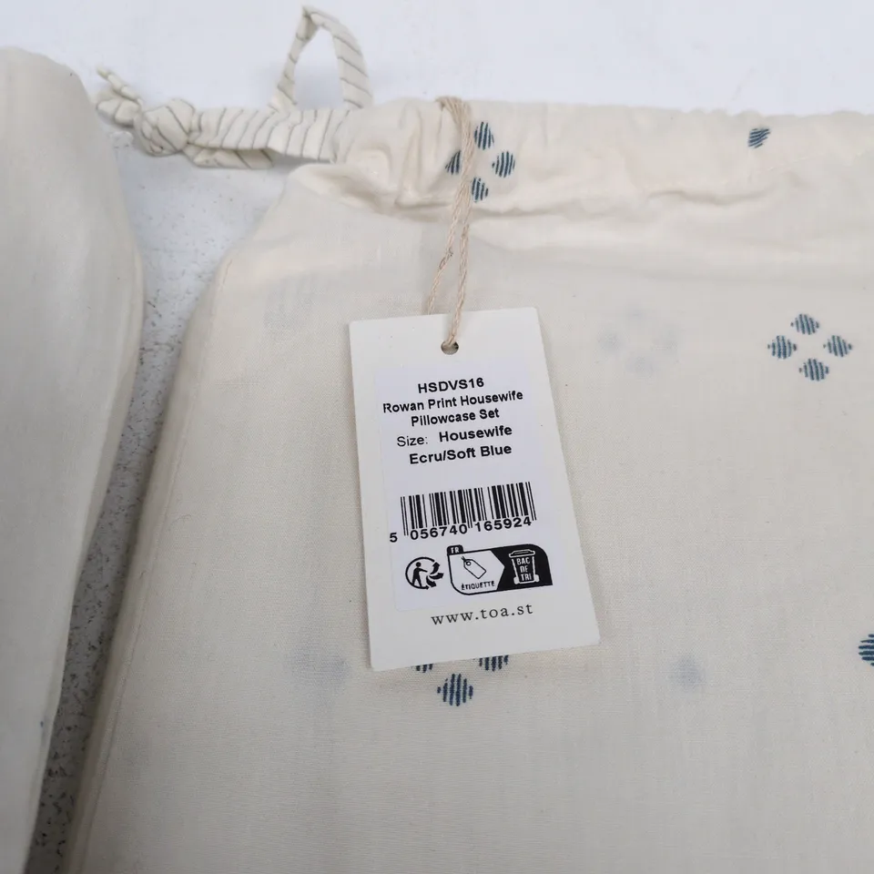 TOAST ROWAN PRINT SET OF 2: KING DUVET COVER + HOUSEWIFE PILLOWCASE SET ECRU/SOFT BLUE