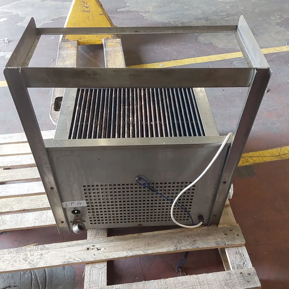 SYNERGY SG630 COMMERCIAL GAS GRILL