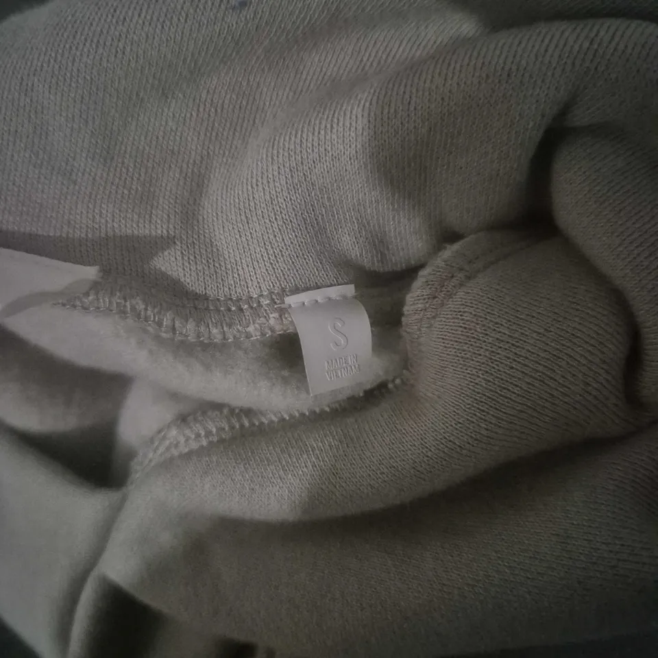 FEAR OF GOD ESSENTIALS HOODIE – GREY, SIZE S