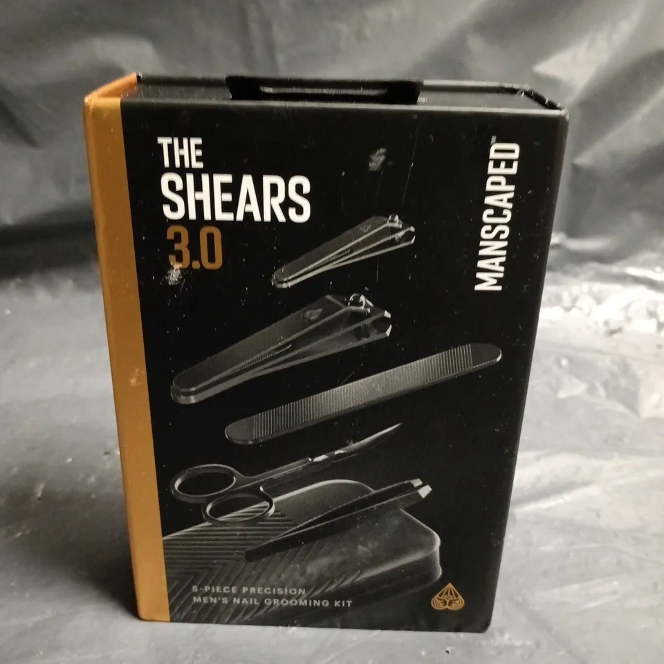 MANSCAPED THE SHEARS 3.0 5-PIECE MEN’S NAIL GROOMING KIT – BOXED