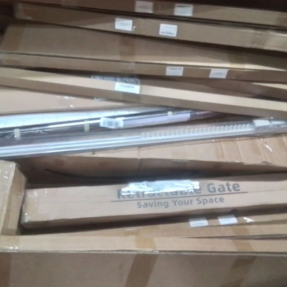 PALLET CONTAINING VARIOUS ASSORTED BOXED HOUSEHOLD ITEMS TO INCLUDE: FOLDABLE BECAUSE RAILS, RETRACTABLE SAFETY GATE, YAMAHA DIGITAL PIANO, AND LOTS MORE UNMARKED BOXED ITEMS 