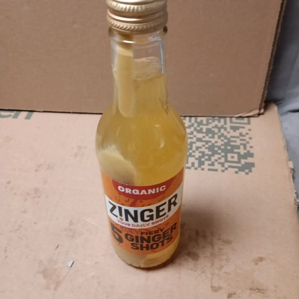 APPROXIMATELY 12 ASSORTED FOOD AND DRINK ITEMS INCLUDING ZINGER GINGER SHOTS AND EPICURE ITALIAN CHOPPED TOMATOES 